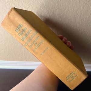 Vintage 1974 "10,000 Garden Questions Answered by 20 Experts" Edited by Marjorie